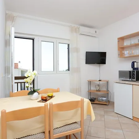 Apartament With A Parking Space - 21270 Makarska